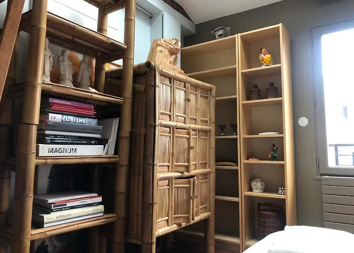 Charming Apartment On Top Floor In Marais -5P