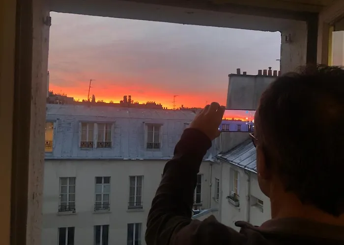 Charming Apartment On Top Floor In Marais -5P